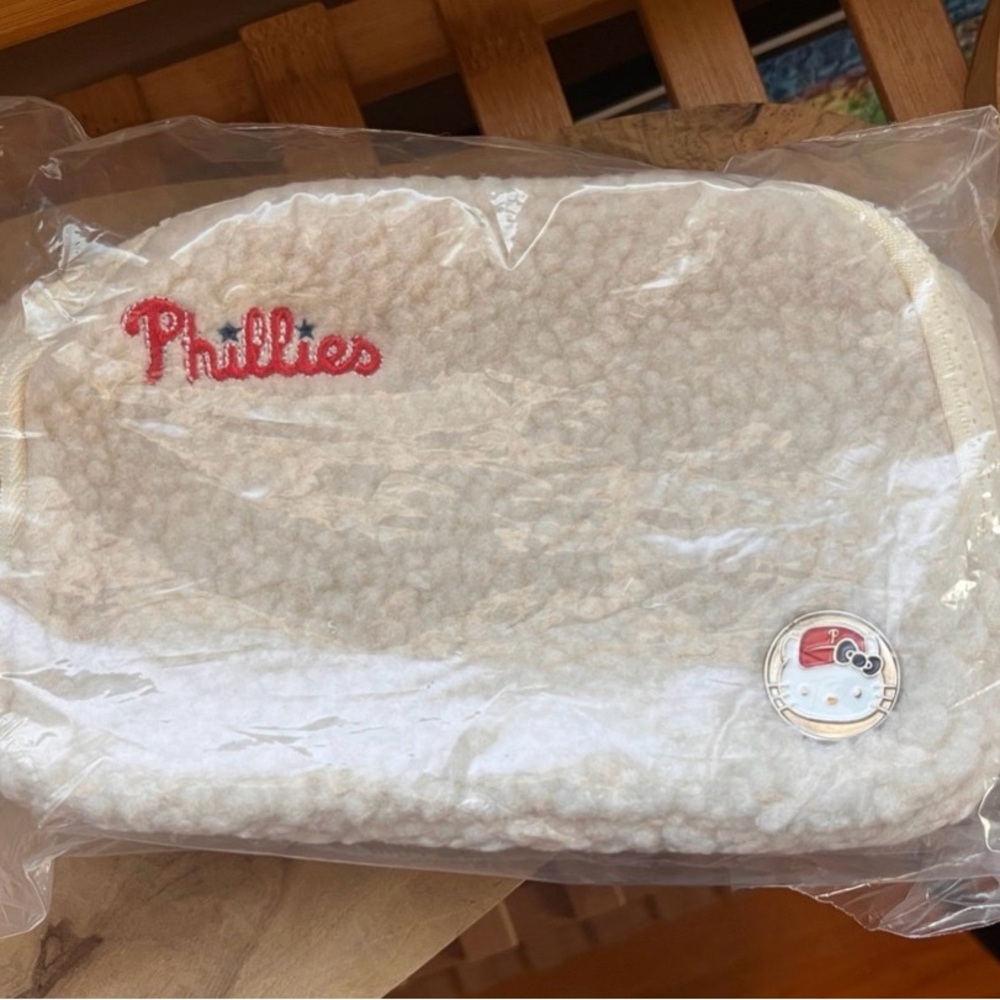NWT Philadelphia Phillies MLB Baseball Hello Kitty Sherpa Belt Bag